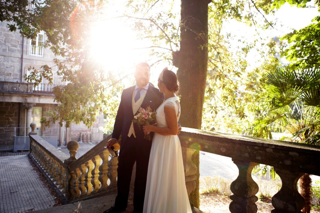 Pareja celebrando su boda en Vigo Galicia