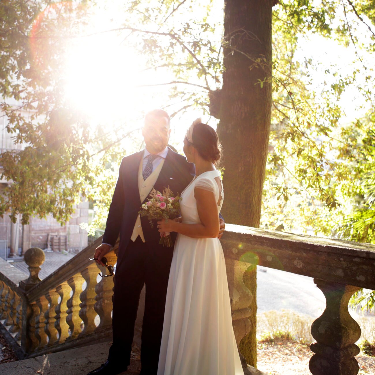 Pareja celebrando su boda en Vigo Galicia